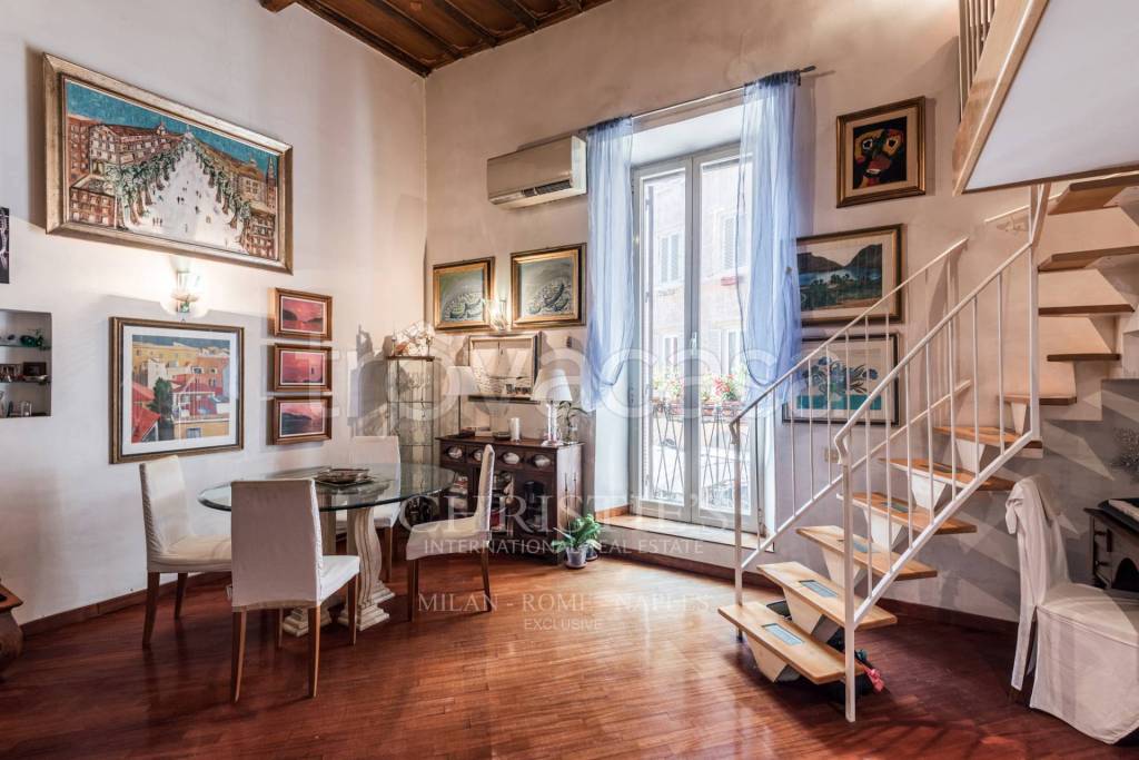 appartamento in vendita a Roma in zona Rione Regola