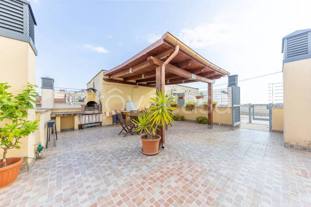 appartamento in vendita a Roma in zona Torre Angela