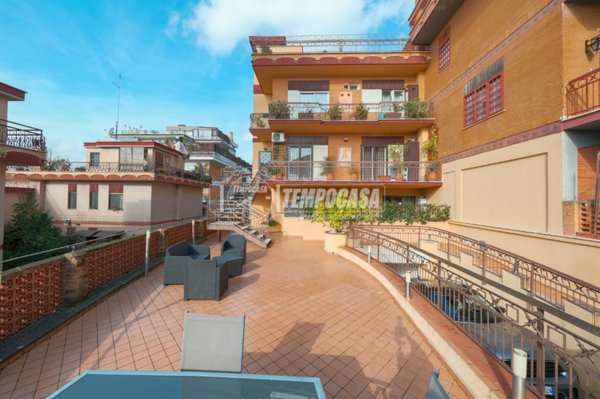 appartamento in vendita a Roma in zona Tomba di Nerone