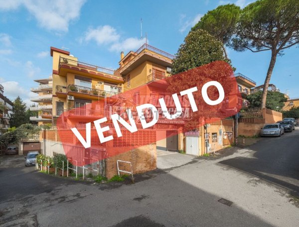 appartamento in vendita a Roma in zona Tomba di Nerone