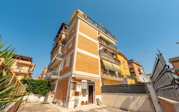 appartamento in vendita a Roma in zona Torre Maura
