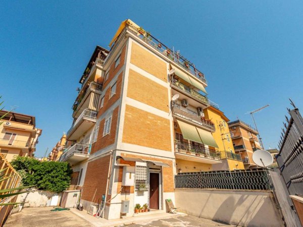 appartamento in vendita a Roma in zona Torre Maura