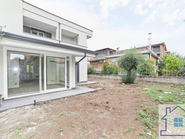 casa indipendente in vendita a Roma in zona Osteria del Curato