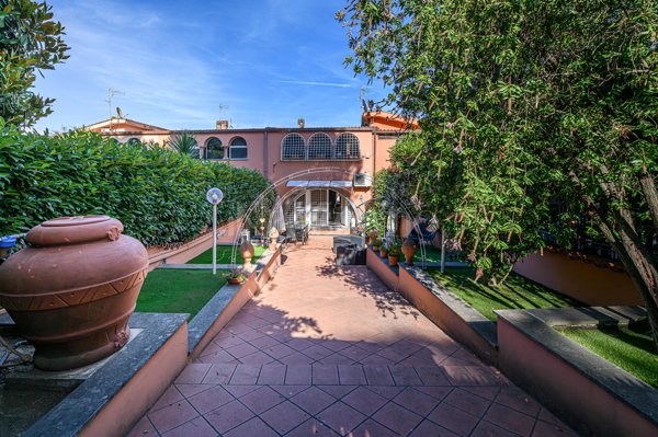 casa indipendente in vendita a Roma in zona Prima Porta