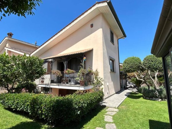 casa indipendente in vendita a Roma in zona Infernetto