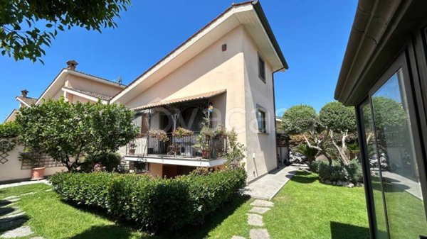 casa indipendente in vendita a Roma in zona Infernetto