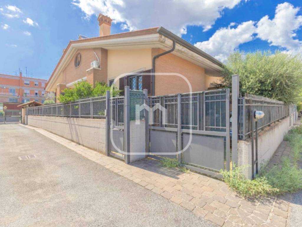 casa indipendente in vendita a Roma in zona Borghesiana