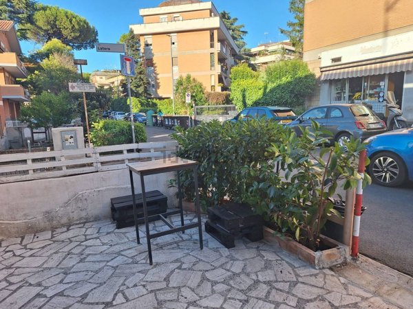 locale commerciale in vendita a Roma