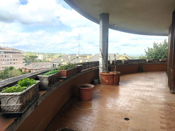 appartamento in vendita a Roma in zona Tomba di Nerone