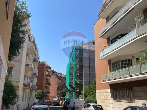 appartamento in vendita a Roma in zona Ardeatino
