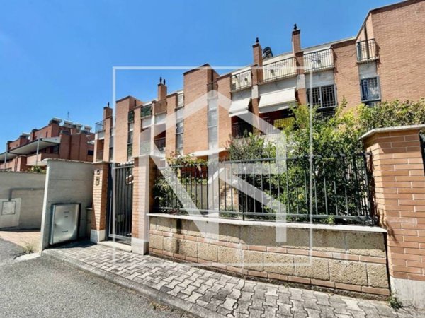 casa indipendente in vendita a Roma in zona Torre Angela