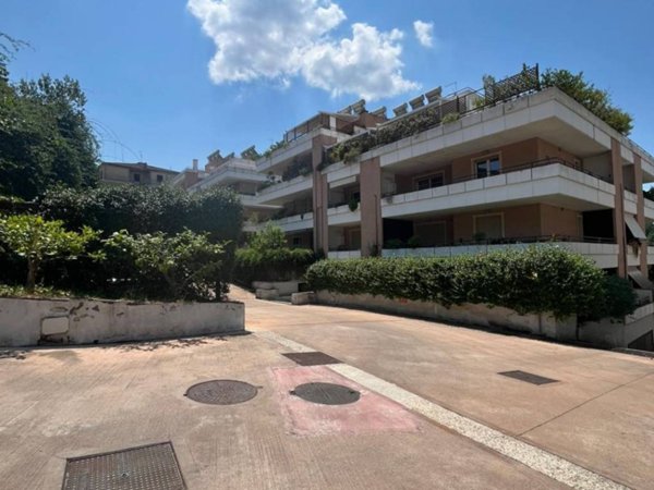appartamento in vendita a Roma in zona Valle Muricana