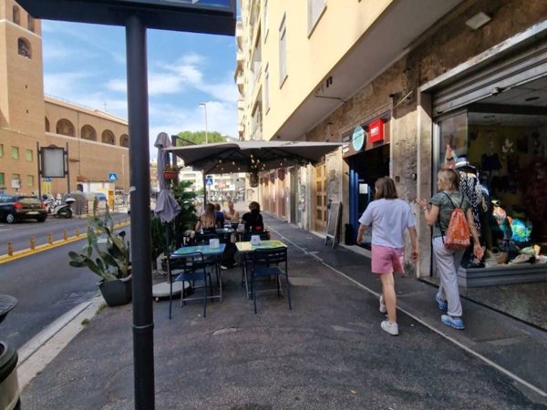 negozio in vendita a Roma in zona Salario