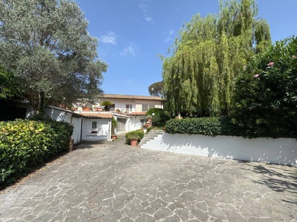 casa indipendente in vendita a Roma in zona Massimina/Casal Lumbroso