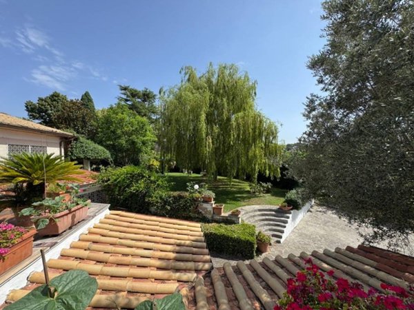 casa indipendente in vendita a Roma in zona Massimina/Casal Lumbroso