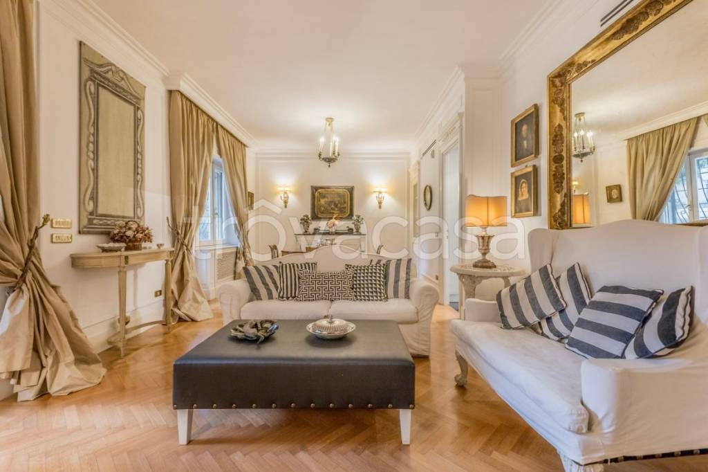 appartamento in vendita a Roma in zona EUR