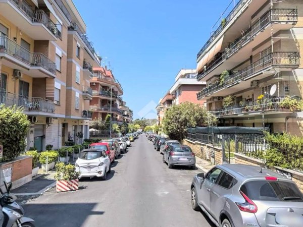 appartamento in vendita a Roma in zona Corviale