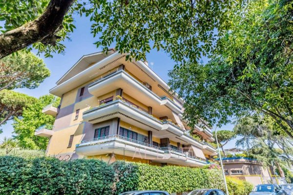 appartamento in vendita a Roma in zona Axa