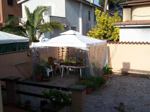 casa indipendente in vendita a Roma in zona Infernetto
