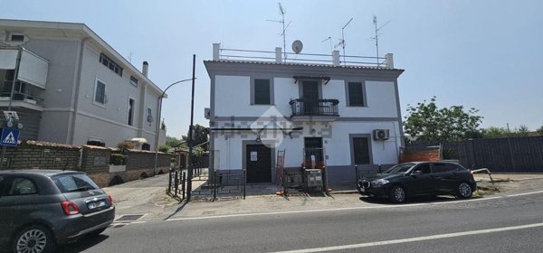 negozio in vendita a Roma in zona Appio Claudio