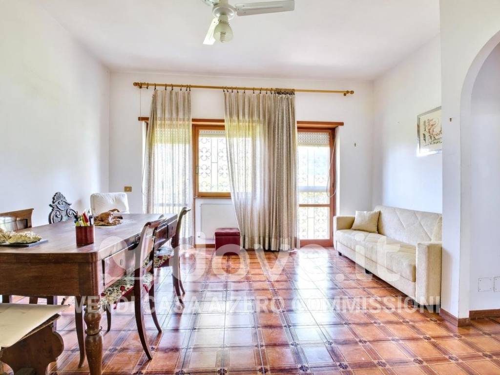 appartamento in vendita a Roma in zona Mostacciano