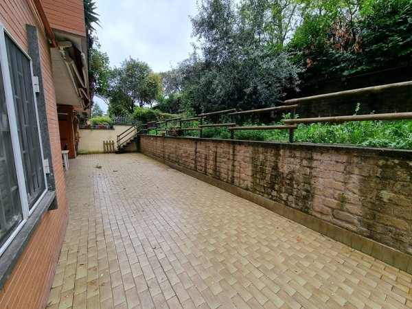 appartamento in vendita a Roma in zona Pantan Monastero