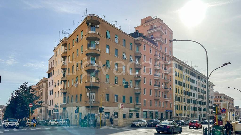 appartamento in vendita a Roma in zona Tuscolano