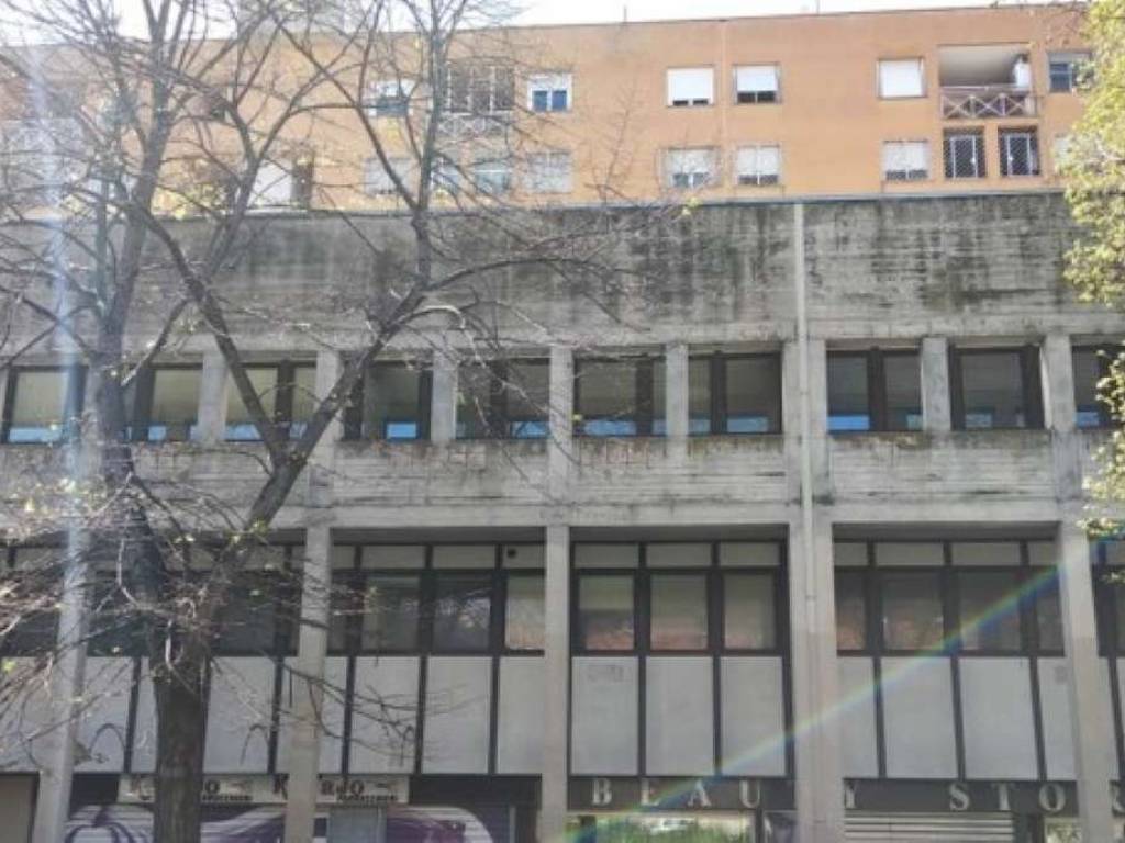 ufficio in vendita a Roma in zona Spinaceto