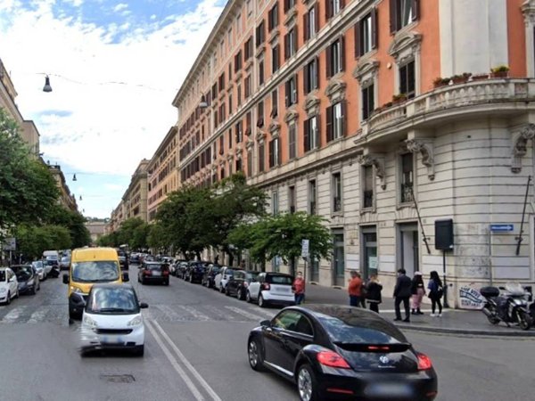 locale commerciale in vendita a Roma in zona Rione Prati