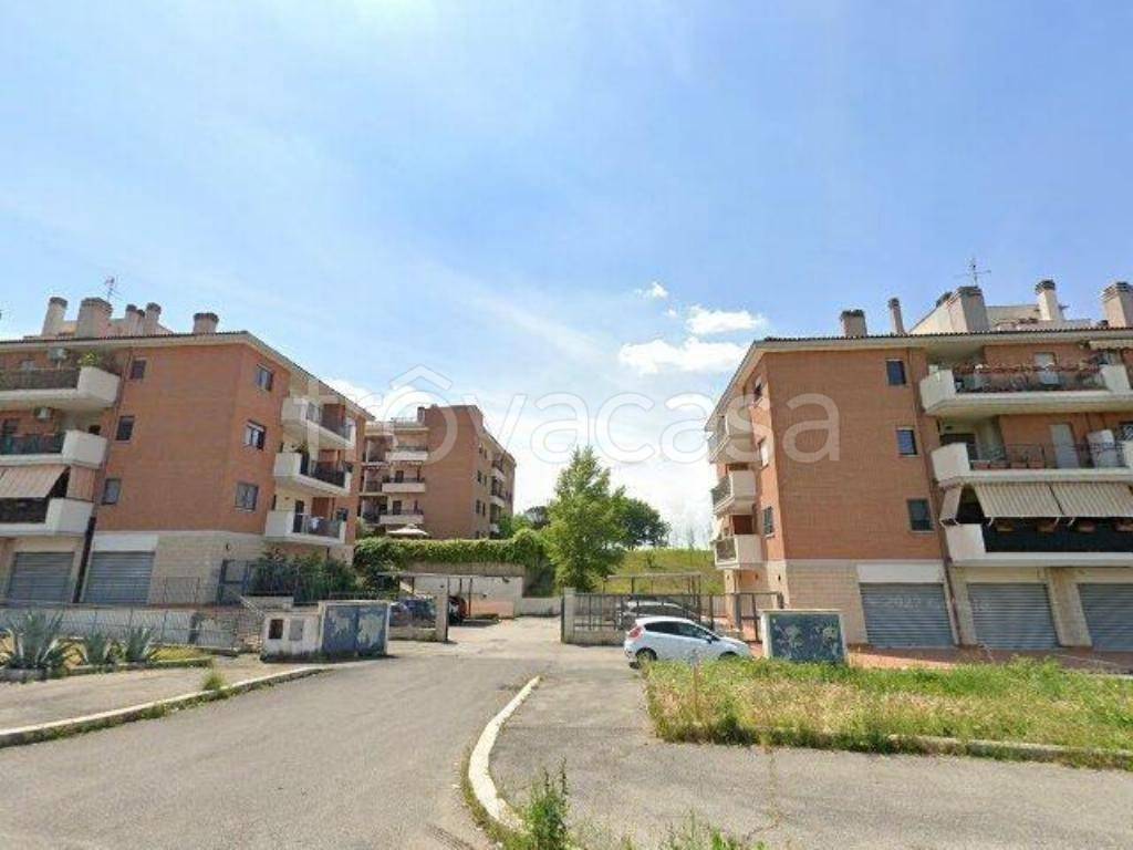 appartamento in vendita a Roma in zona Ponte di Nona