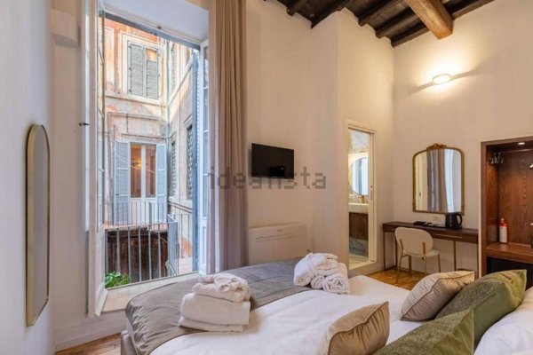 appartamento in vendita a Roma in zona Trevi-Colonna
