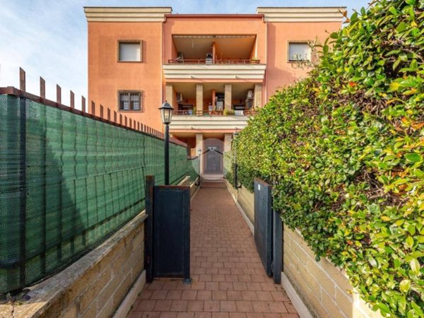 appartamento in vendita a Roma in zona Lunghezza