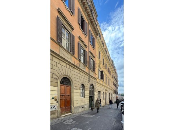 appartamento in vendita a Roma in zona Rione Monti/Campitelli