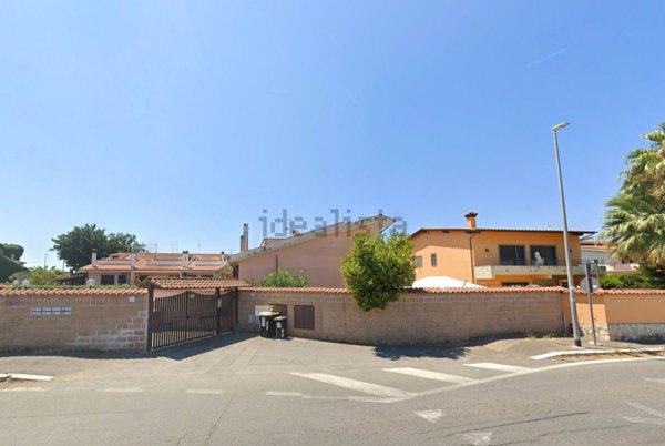 casa indipendente in vendita a Roma in zona Infernetto