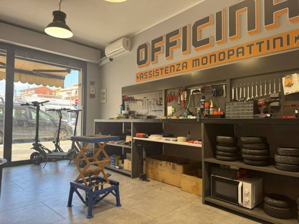 negozio in vendita a Roma in zona Appio Latino