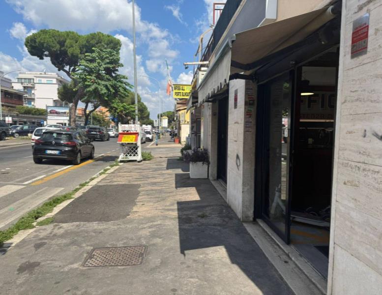 negozio in vendita a Roma in zona Rione Monti/Campitelli
