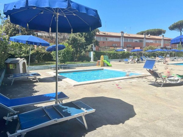 casa indipendente in vendita a Roma in zona Infernetto