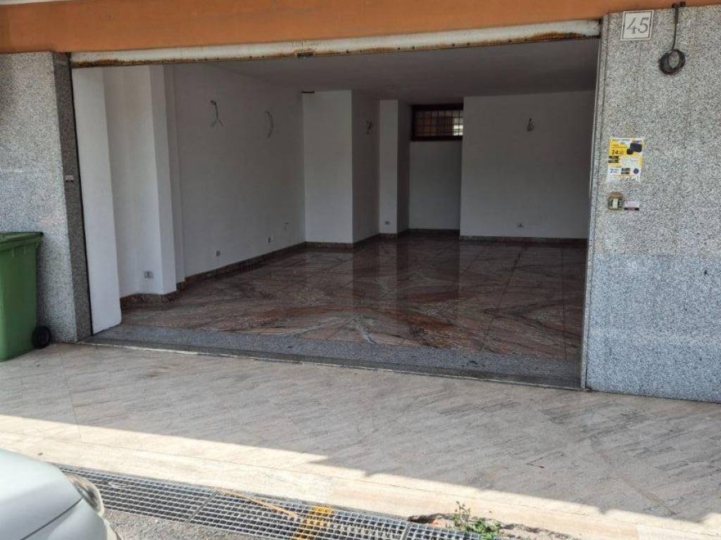 negozio in vendita a Roma in zona Dragona/Bagnoletto