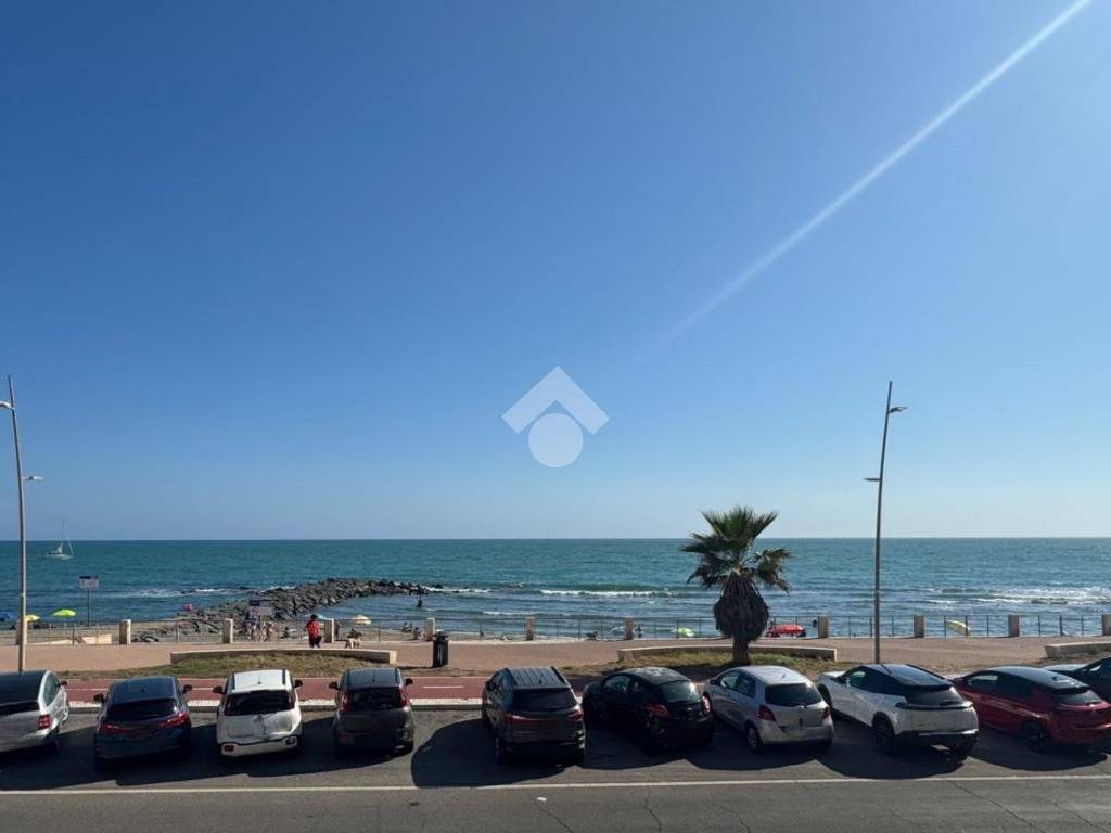 appartamento in vendita a Roma in zona Ostia