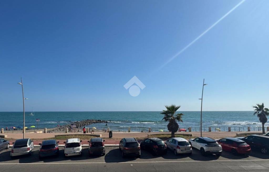 appartamento in vendita a Roma in zona Ostia