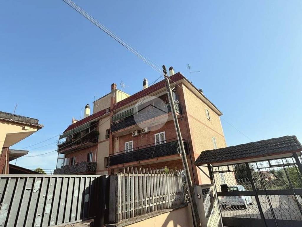 appartamento in vendita a Roma in zona Castelverde