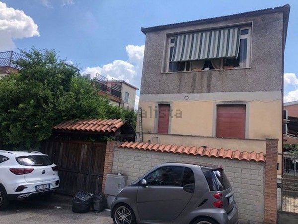 appartamento in vendita a Roma in zona Finocchio