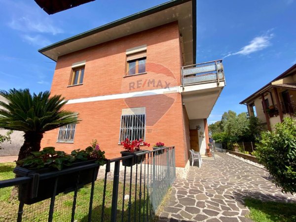 casa indipendente in vendita a Roma in zona Appio Claudio