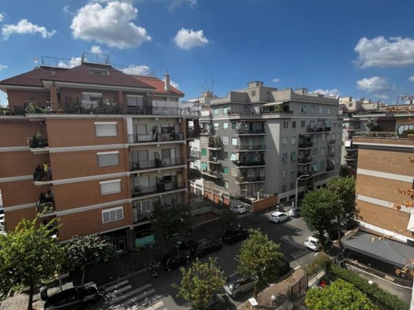 appartamento in vendita a Roma in zona Tuscolano