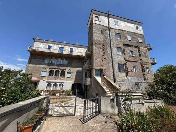 appartamento in vendita a Roma in zona Axa