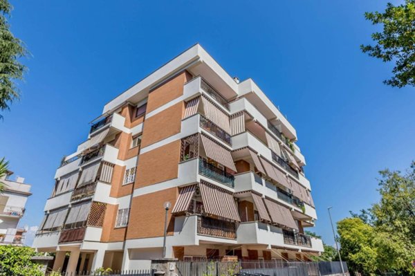 appartamento in vendita a Roma in zona Tomba di Nerone
