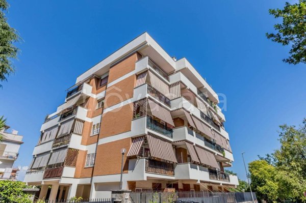 appartamento in vendita a Roma in zona Tomba di Nerone