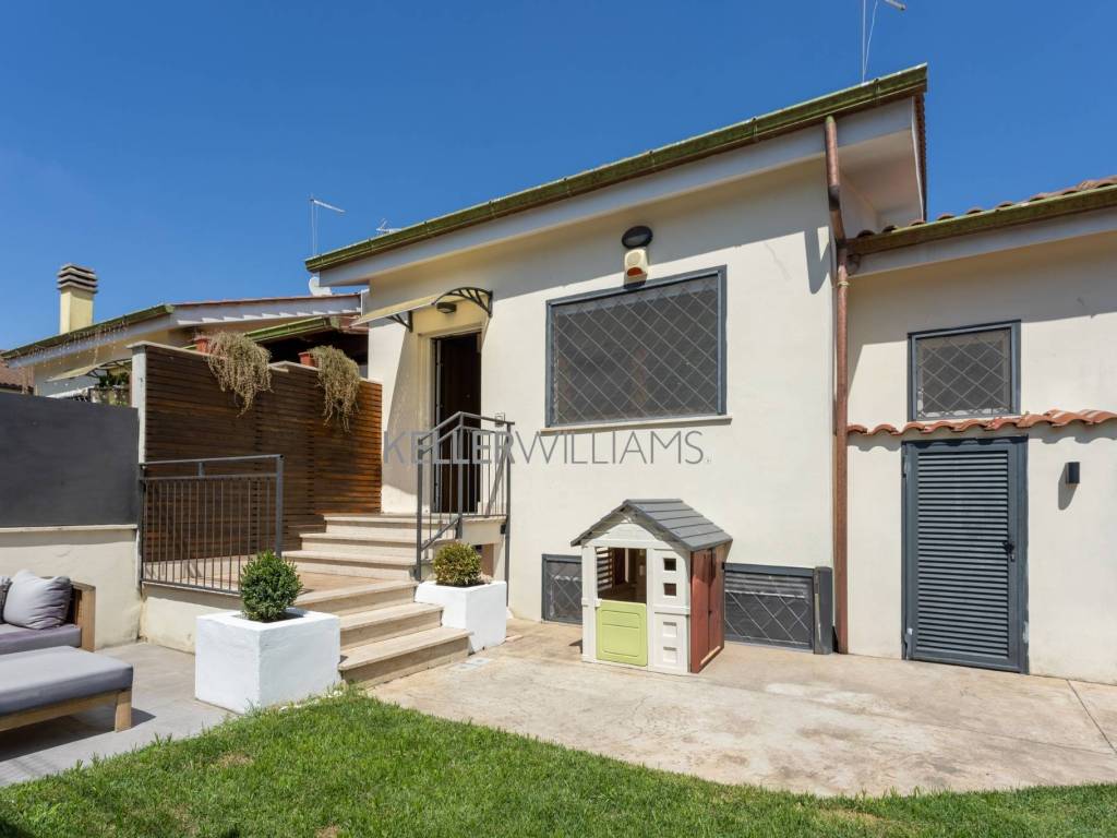 casa indipendente in vendita a Roma in zona Massimina/Casal Lumbroso