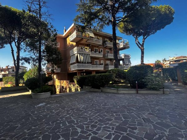 appartamento in vendita a Roma in zona Casal Morena