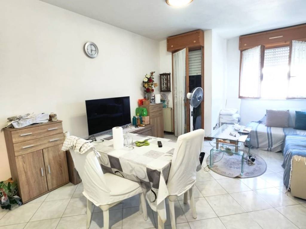 appartamento in vendita a Roma in zona Torre Angela